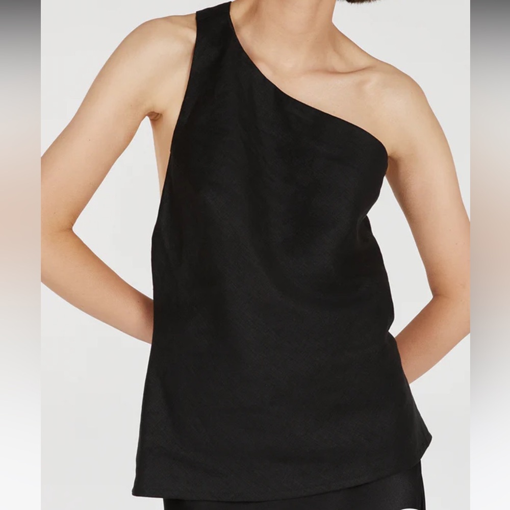 DISSH Black One-Shoulder Top